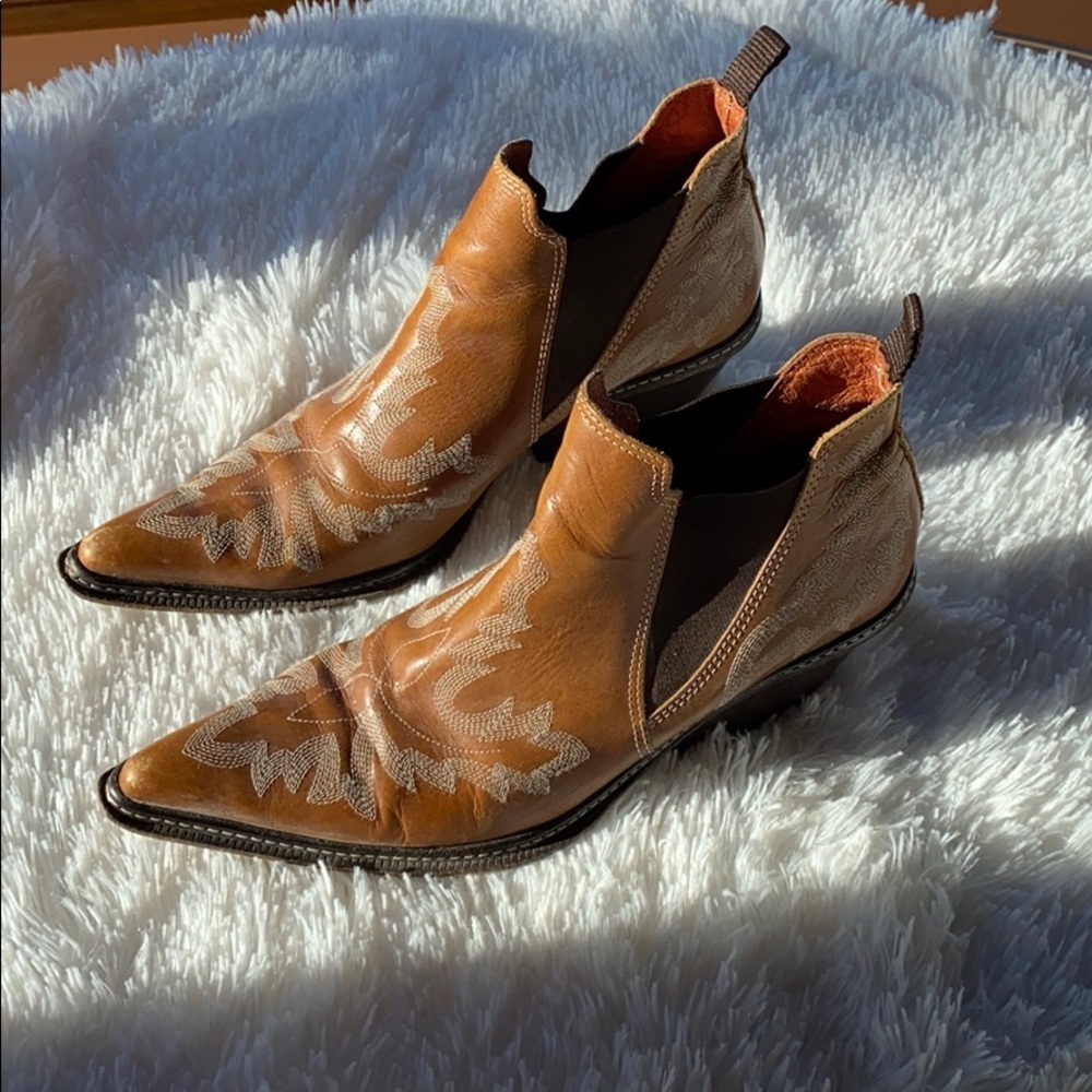 Donald Pliner Booties